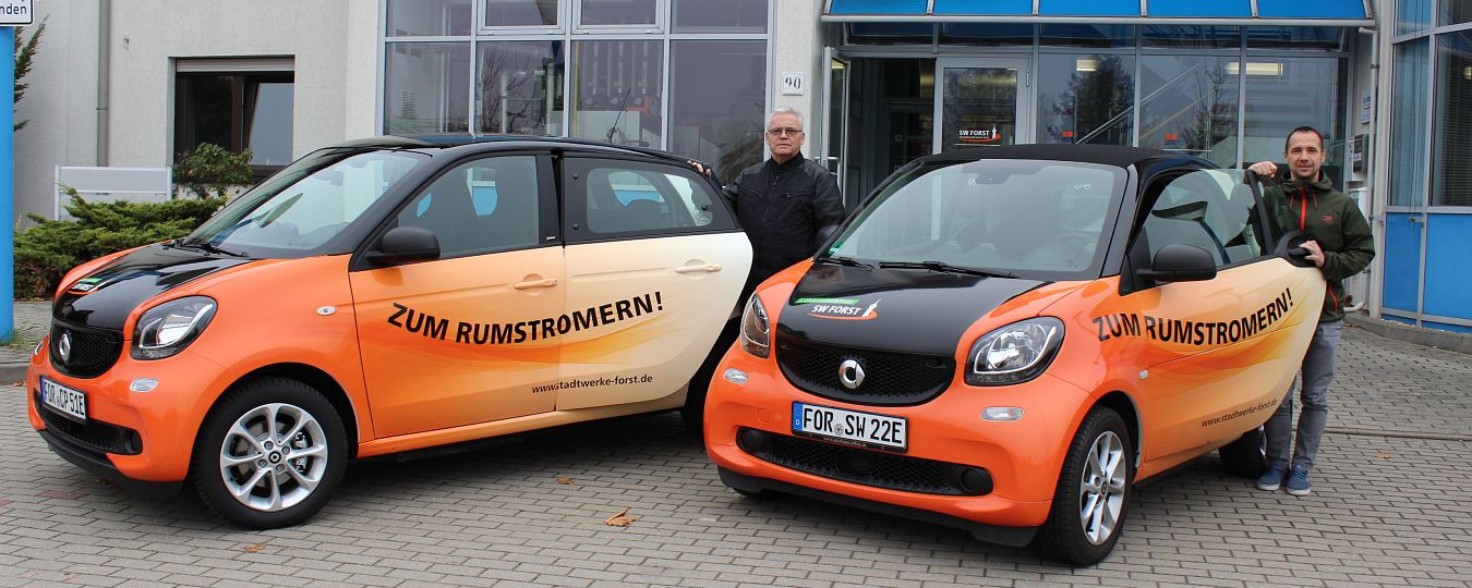 2 Elekrtoautos der Stadtwerke Forst zum Leasen