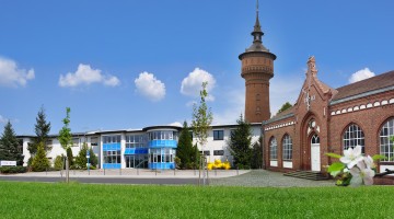 Das Gelände der Stadtwerke Forst mit Backsteinbauten und Wasserturm