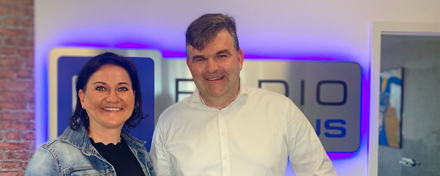 Diana Loichen und Jörg Makowski im Studio von Radio Cottbus